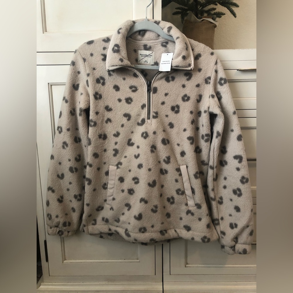 NWT - Abercrombie Fleece pullover